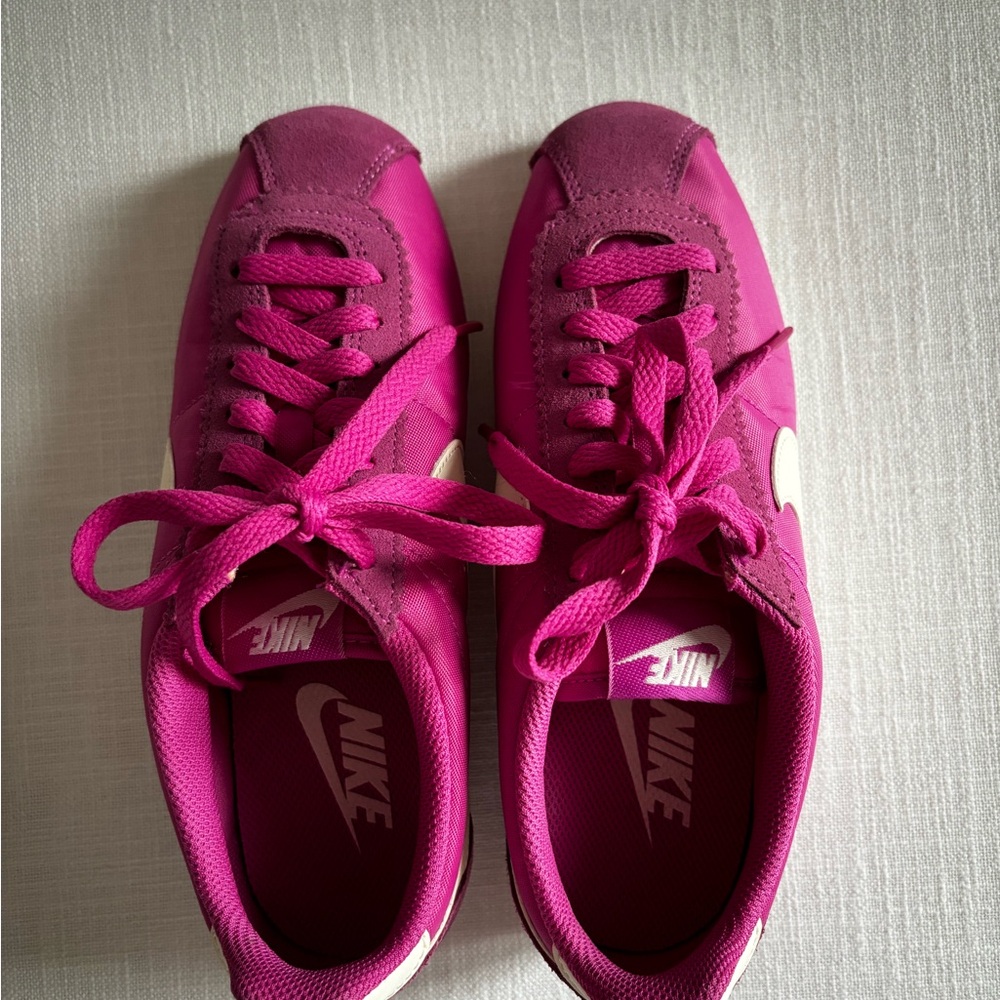 Women’s Nike Cortez US size 6 Gently Used as pictures shows